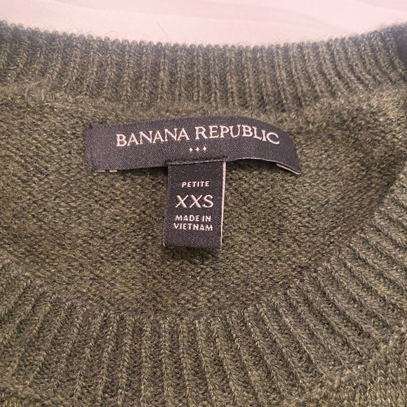 Elevated Basic Classic Olive Sweater - Picture 3 of 4